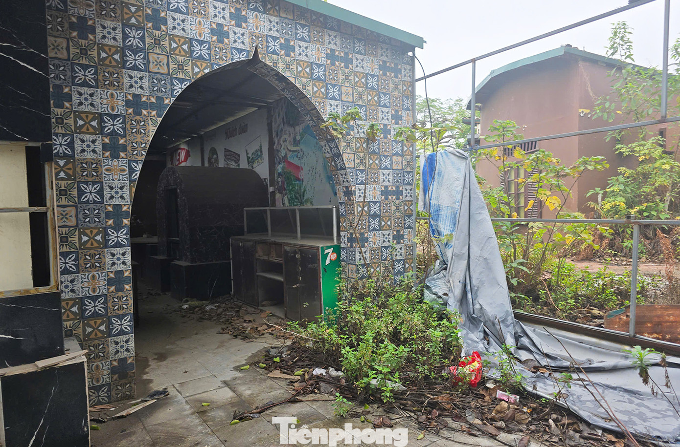 Hiện nay, Hà Nội đang tích cực thực hiện Kế hoạch số 332/KH-UBND về cải tạo, nâng cấp và xây mới các công viên, vườn hoa trên địa bàn thành phố giai đoạn 2021-2025. Theo đó, thành phố sẽ nâng cấp, cải tạo 45 công viên, vườn hoa hiện có. Đối với công viên, vườn hoa cải tạo, nâng cấp (mức độ 1) có 3 công viên và 10 vườn hoa. Hiện nay, Hà Nội đang tích cực thực hiện Kế hoạch số 332/KH-UBND về cải tạo, nâng cấp và xây mới các công viên, vườn hoa trên địa bàn thành phố giai đoạn 2021-2025. Theo đó, thành phố sẽ nâng cấp, cải tạo 45 công viên, vườn hoa hiện có. Đối với công viên, vườn hoa cải tạo, nâng cấp (mức độ 1) có 3 công viên và 10 vườn hoa.