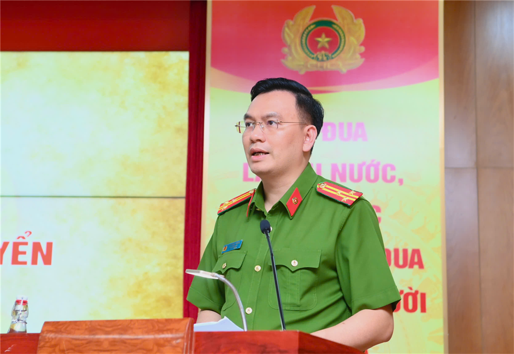 Lãnh đạo Công an tỉnh Quảng Ninh trình bày báo cáo quá trình đấu tranh chuyên án.