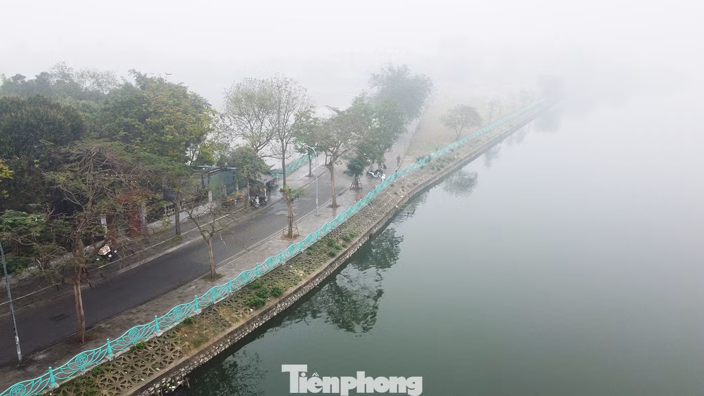 Một tuyến đường ven hồ Tây đoạn qua hồ Đầm Trị (phường Quảng An, quận Tây Hồ)