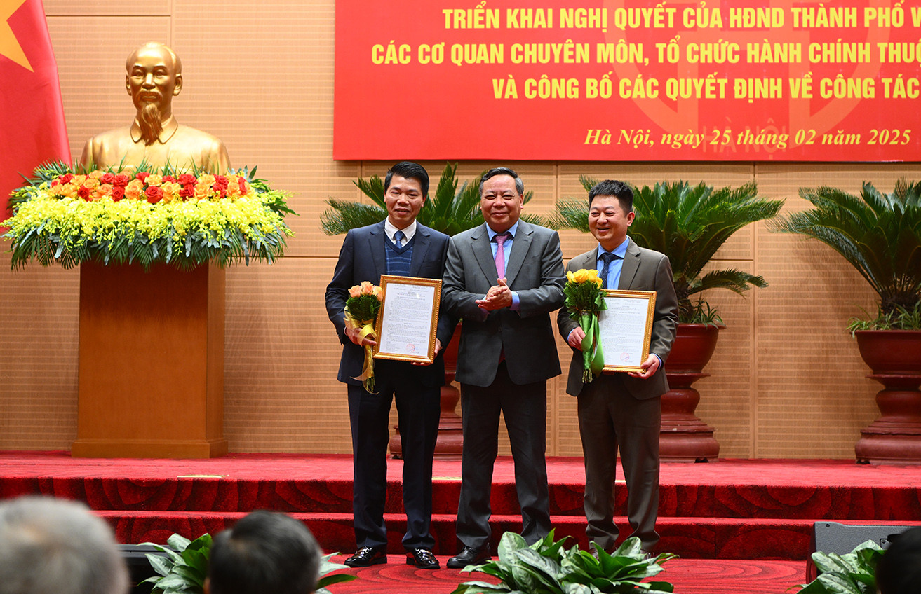 Lãnh đạo Thành ủy Hà Nội chúc mừng 2 lãnh đạo Sở Dân tộc và Tôn Giáo Lãnh đạo Thành ủy Hà Nội chúc mừng 2 lãnh đạo Sở Dân tộc và Tôn Giáo