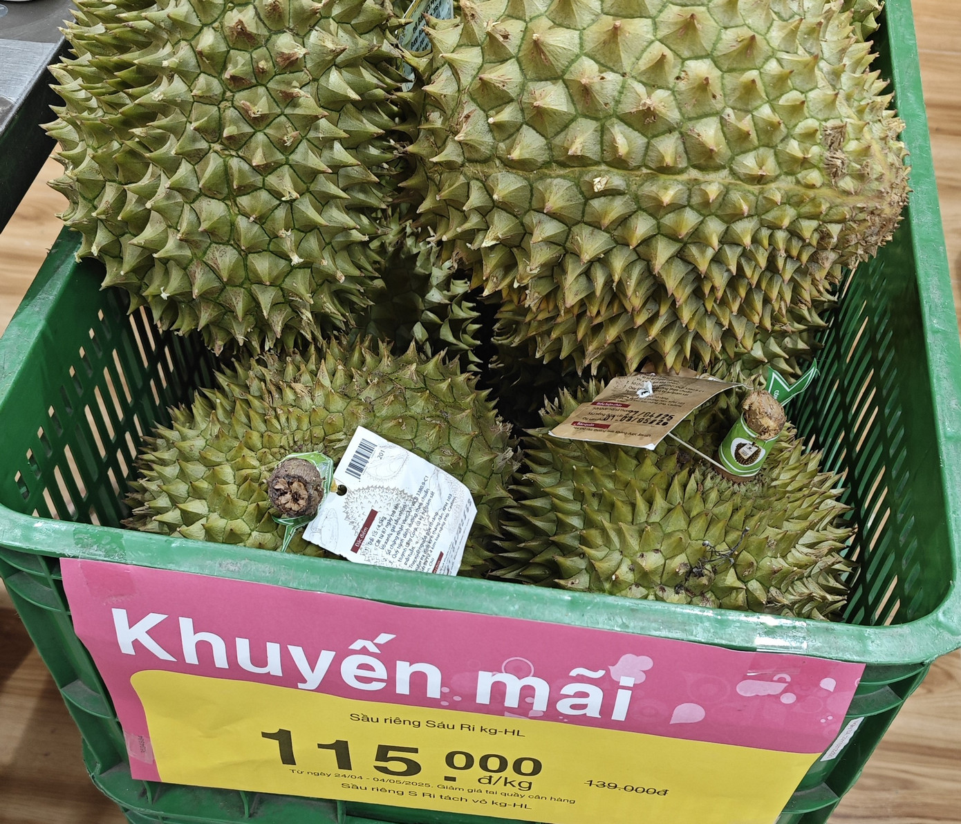 Sầu riêng có thương hiệu giá 115.000 đồng/kg. Sầu riêng có thương hiệu giá 115.000 đồng/kg.