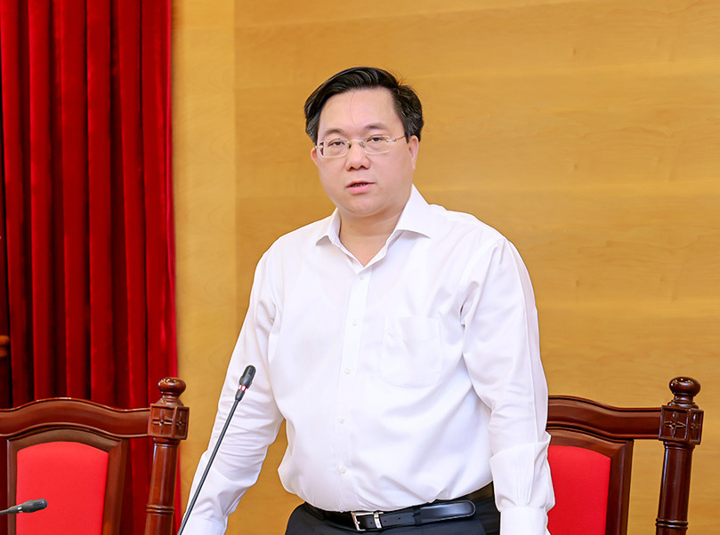 Chủ tịch UBND tỉnh Vĩnh Phúc Trần Duy Đông chủ trì hội nghị. Ảnh: Khánh Linh