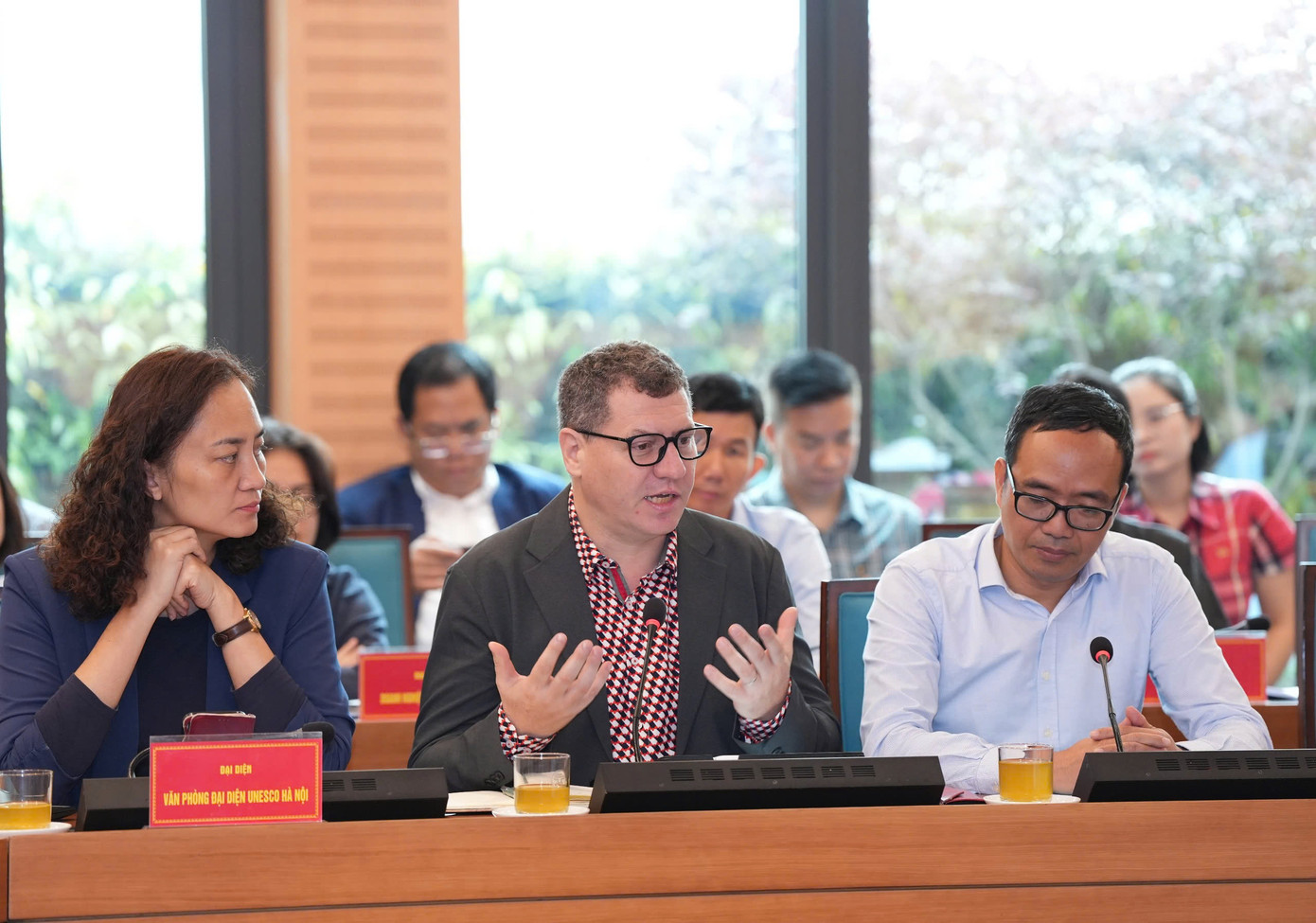 Chuyên gia nước ngoài đóng góp ý kiến tại hội thảo Chuyên gia nước ngoài đóng góp ý kiến tại hội thảo