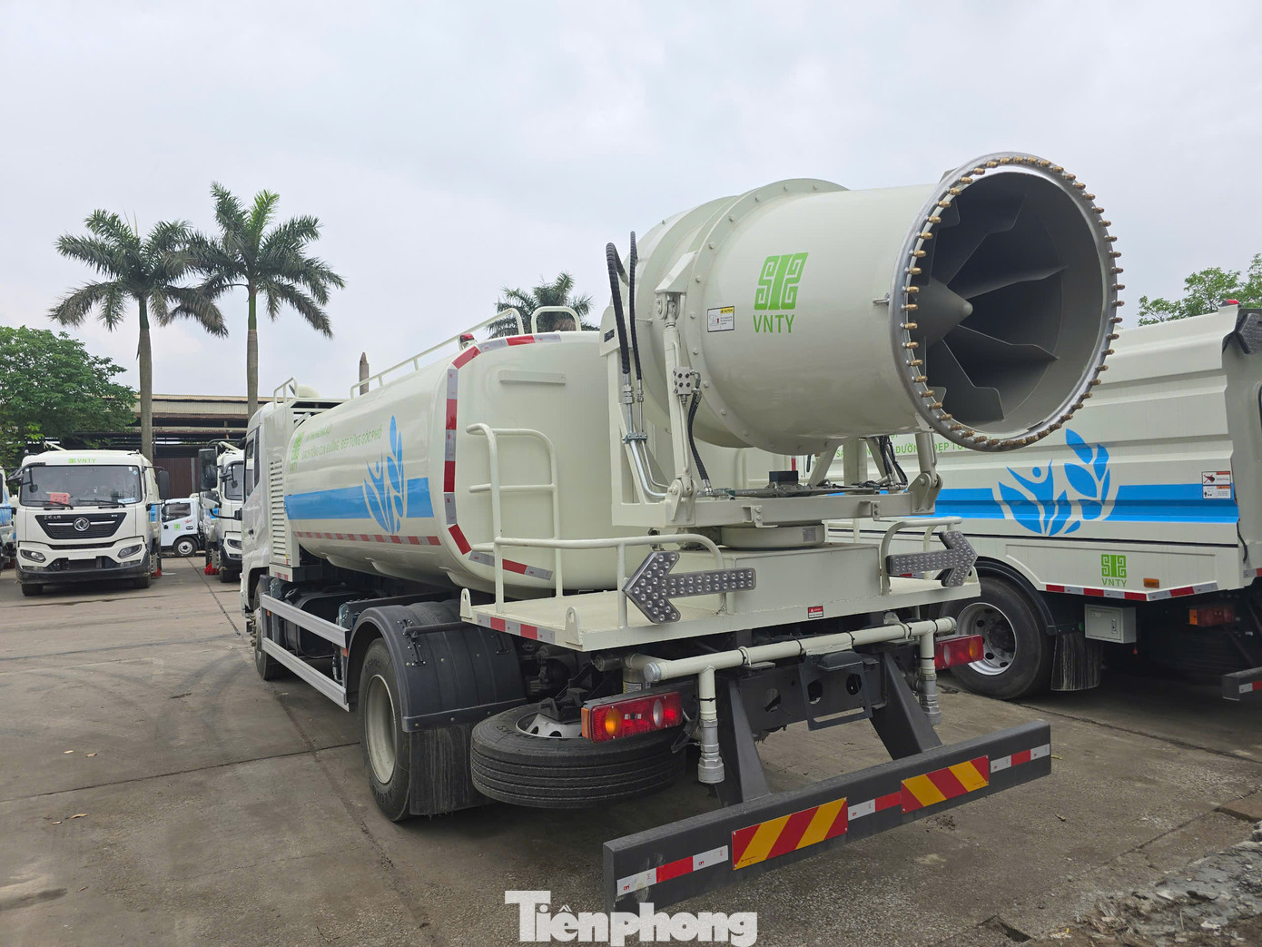 Quạt gió được thiết kế với khả năng điều chỉnh tốc độ quay vô cấp, phù hợp với nhiều khoảng cách phun khác nhau. Quạt gió được thiết kế với khả năng điều chỉnh tốc độ quay vô cấp, phù hợp với nhiều khoảng cách phun khác nhau.