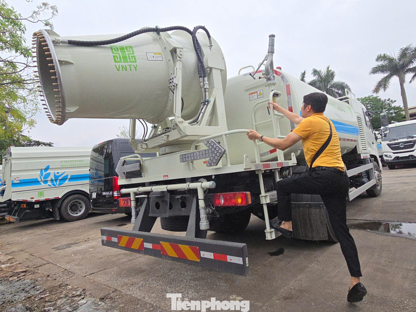 Trước đó, UBND TP Hà Nội đã giao Sở Nông nghiệp và Môi trường Hà Nội chỉ đạo thí điểm các đơn vị áp dụng công nghệ hiện đại để giảm ô nhiễm môi trường, cải thiện chất lượng không khí trên địa bàn thành phố. Trước đó, UBND TP Hà Nội đã giao Sở Nông nghiệp và Môi trường Hà Nội chỉ đạo thí điểm các đơn vị áp dụng công nghệ hiện đại để giảm ô nhiễm môi trường, cải thiện chất lượng không khí trên địa bàn thành phố.