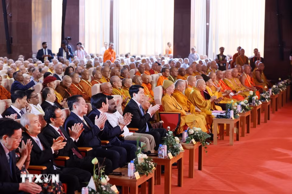 Chủ tịch nước Lương Cường và các đại biểu dự khai mạc Đại lễ Phật đản Liên hợp quốc - Vesak 2025. Ảnh: TTXVN