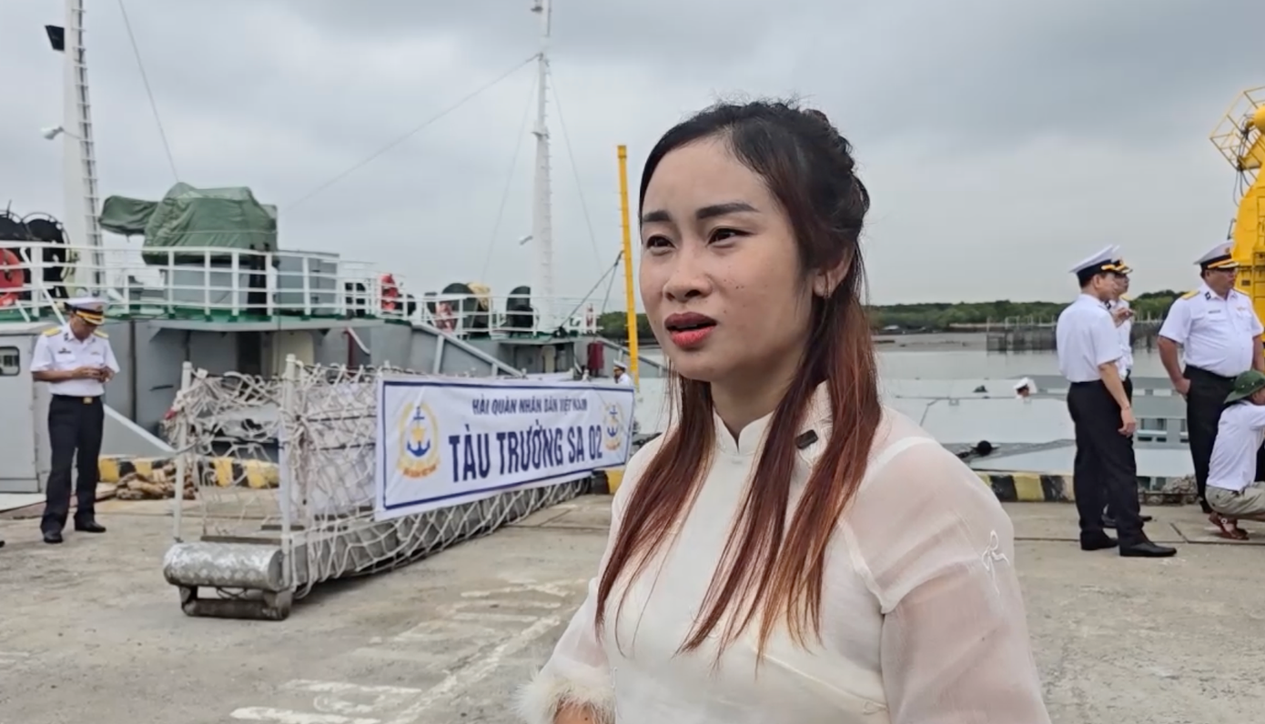 Chị Nguyễn Thị Thùy Dương gửi lời chúc Tết đến chồng đang công tác tại nhà giàn DK1/18