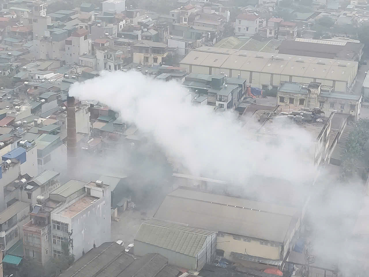 Nhà máy dệt xả khói trắng ngày 9/3