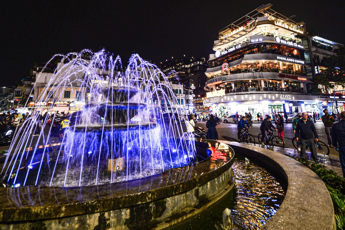 Tòa nhà "Hàm cá mập" Tòa nhà "Hàm cá mập"