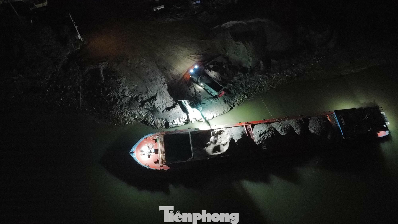 Hình ảnh PV Tiền Phong ghi nhận tại bãi trung chuyển Giang Linh đêm 23/2. Hình ảnh PV Tiền Phong ghi nhận tại bãi trung chuyển Giang Linh đêm 23/2.