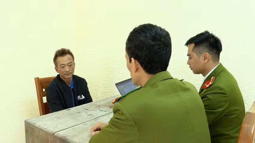 Trần Minh Thành tại cơ quan công an