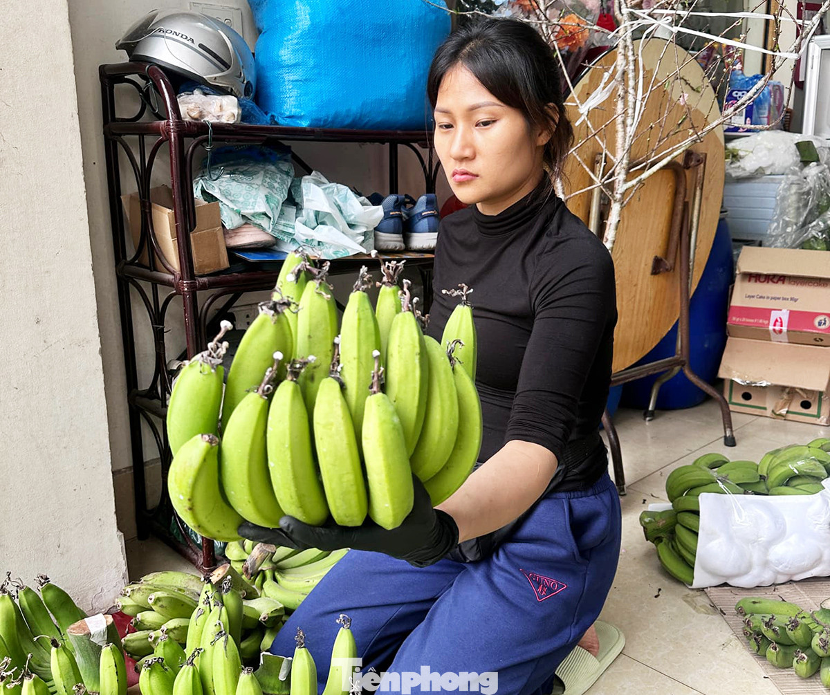 Nải đẹp nhất sạp này là nải chuối 33 quả to, đều giá 950.000 đồng