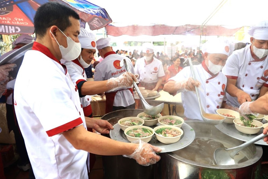 Festival Phở 2024 tại Hà Nội thu hút đông đảo người dân và du khách đến thăm quan, thưởng thức Festival Phở 2024 tại Hà Nội thu hút đông đảo người dân và du khách đến thăm quan, thưởng thức