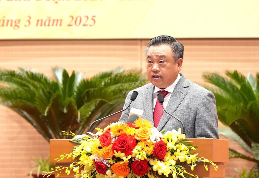 Chủ tịch UBND thành phố Hà Nội Trần Sỹ Thanh phát biểu tại hội nghị Chủ tịch UBND thành phố Hà Nội Trần Sỹ Thanh phát biểu tại hội nghị