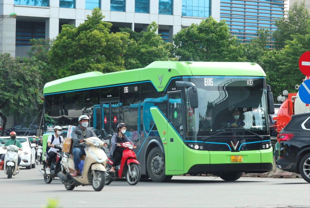 Xe buýt điện di chuyển trên địa bàn Thủ đô Xe buýt điện di chuyển trên địa bàn Thủ đô