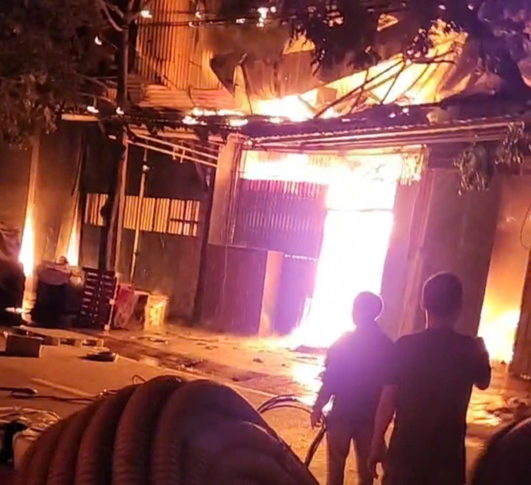 Hiện trường vụ cháy. Ảnh cắt từ clip của người dân