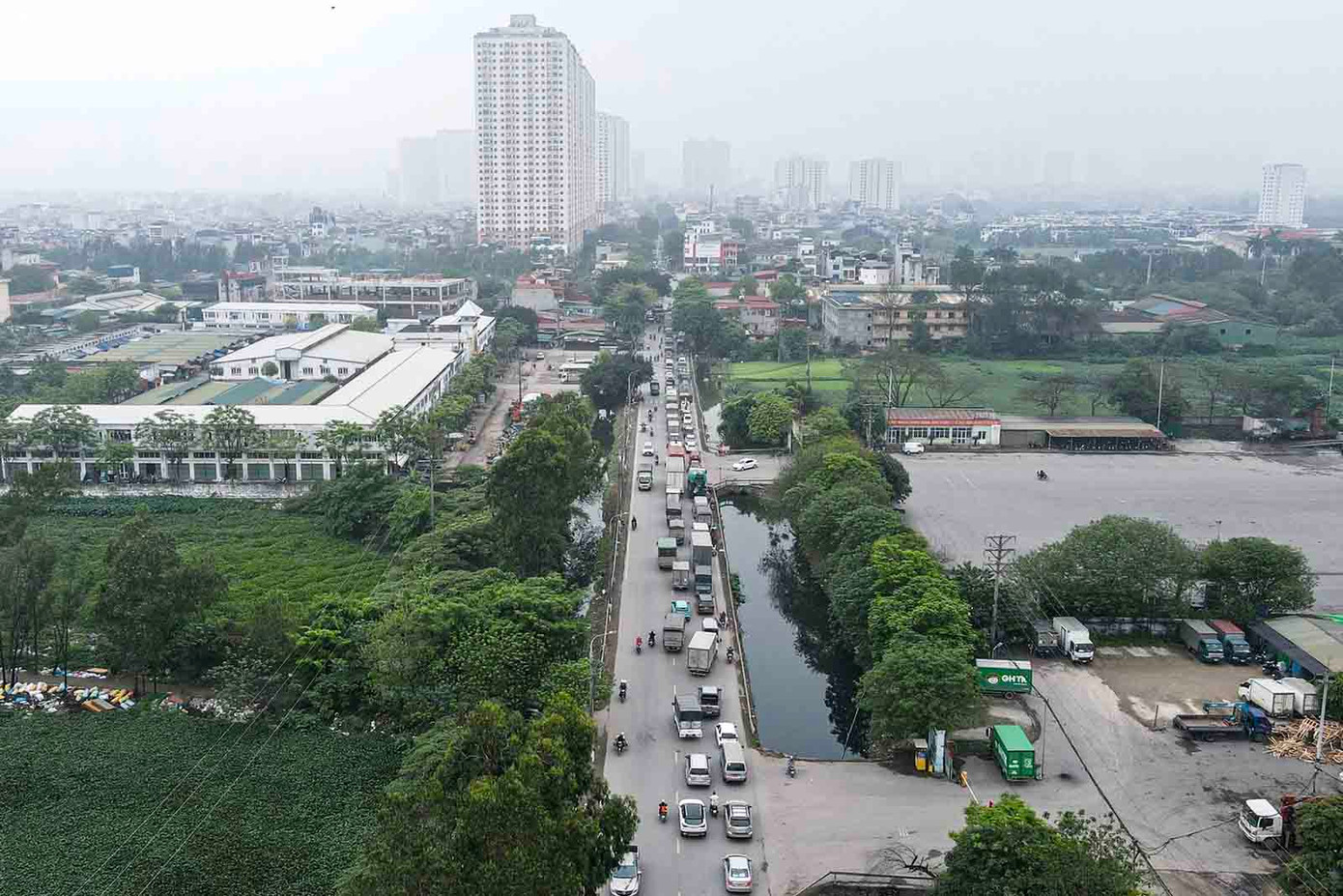 Tuyến đường 70 thường xuyên xảy ra ùn tắc. Ảnh: Hữu Chánh