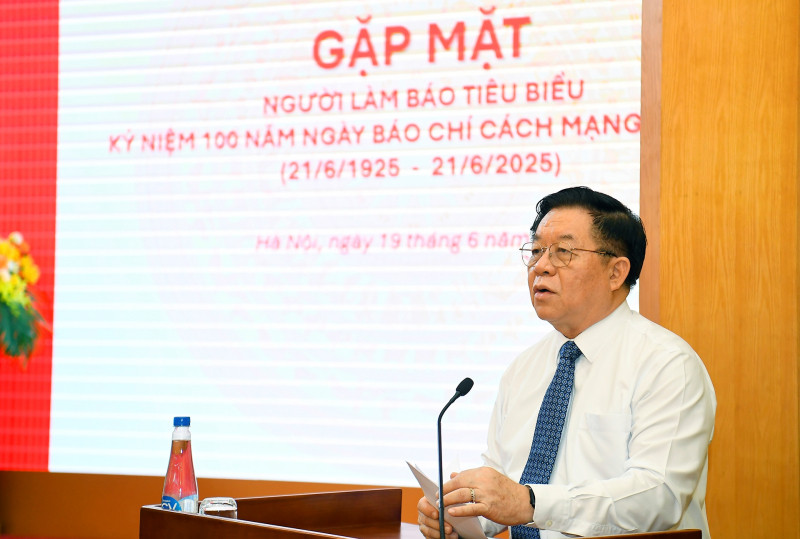 Ông Nguyễn Trọng Nghĩa, Trưởng Ban Tuyên giáo và Dân vận Trung ương phát biểu tại buổi gặp mặt