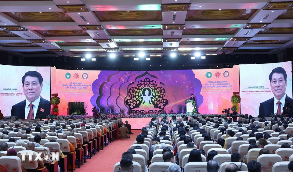 Chủ tịch nước Lương Cường phát biểu tại Lễ khai mạc Đại lễ Phật đản Vesak 2025. Ảnh: TTXVN Chủ tịch nước Lương Cường phát biểu tại Lễ khai mạc Đại lễ Phật đản Vesak 2025. Ảnh: TTXVN