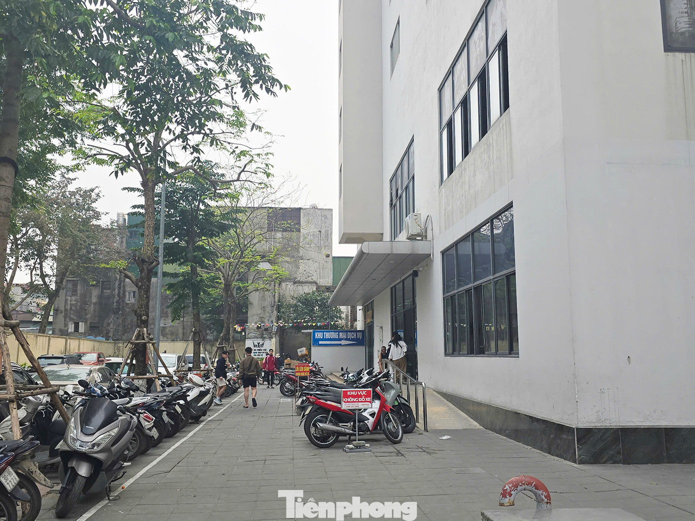 Ghi nhận tại chung cư N3 Nguyễn Công Trứ (quận Hai Bà Trưng, Hà Nội) - một trong những chung cư cũ được cải tạo xây dựng lại đầu tiên của Hà Nội. Chung cư được xây dựng trên nền của 2 đơn nguyên tập thể cũ là nhà A1, A2 (khu tập thể Nguyễn Công Trứ). Ghi nhận tại chung cư N3 Nguyễn Công Trứ (quận Hai Bà Trưng, Hà Nội) - một trong những chung cư cũ được cải tạo xây dựng lại đầu tiên của Hà Nội. Chung cư được xây dựng trên nền của 2 đơn nguyên tập thể cũ là nhà A1, A2 (khu tập thể Nguyễn Công Trứ).