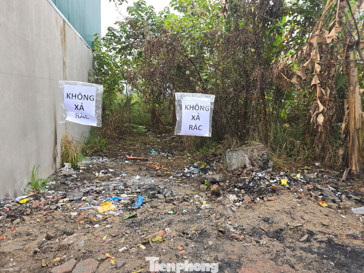 La Phù nằm ở phía Tây Hà Nội, là một trong những làng nghề nổi tiếng ở miền Bắc chuyên sản xuất và kinh doanh các loại bánh kẹo, đặc biệt vào dịp Tết Nguyên Đán.