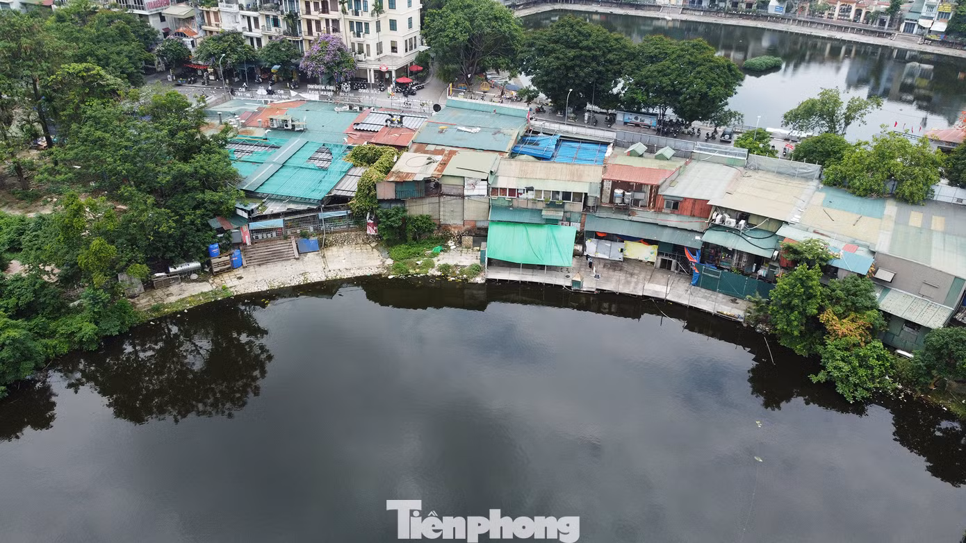 Cảnh nhếch nhác, lấn chiếm đường dạo quanh hồ của khu vực đất nông nghiệp sắp bị giải tỏa Cảnh nhếch nhác, lấn chiếm đường dạo quanh hồ của khu vực đất nông nghiệp sắp bị giải tỏa