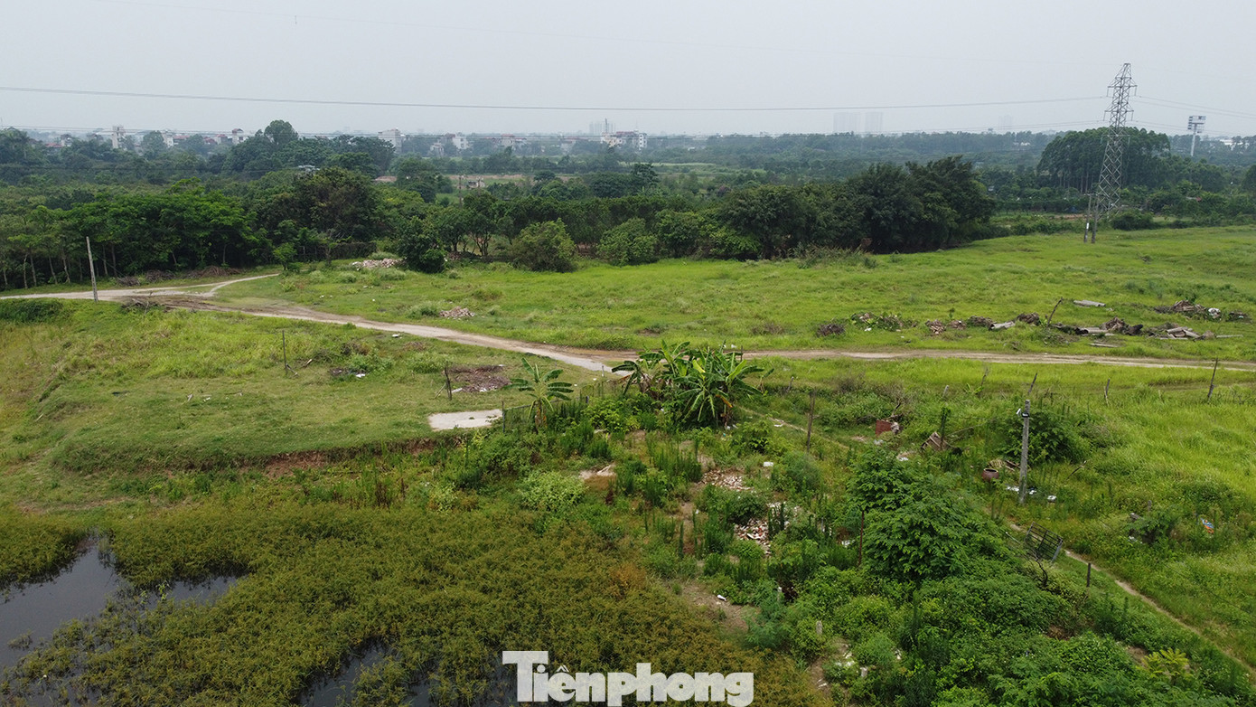 Liên quan đến Cảng cạn ICD Mỹ Đình chậm tiến độ như cam kết đã được công bố, trả lời trên báo chí, đại diện chủ đầu tư là Công ty Cổ phần Đầu tư thương mại và Dịch vụ quốc tế (Interserco - ILS) cho biết: Về cơ bản, dự án không có vướng mắc gì, nhưng về tiến độ giải phóng mặt bằng thì có những việc phải thực hiện theo đúng quy trình. Liên quan đến Cảng cạn ICD Mỹ Đình chậm tiến độ như cam kết đã được công bố, trả lời trên báo chí, đại diện chủ đầu tư là Công ty Cổ phần Đầu tư thương mại và Dịch vụ quốc tế (Interserco - ILS) cho biết: Về cơ bản, dự án không có vướng mắc gì, nhưng về tiến độ giải phóng mặt bằng thì có những việc phải thực hiện theo đúng quy trình.