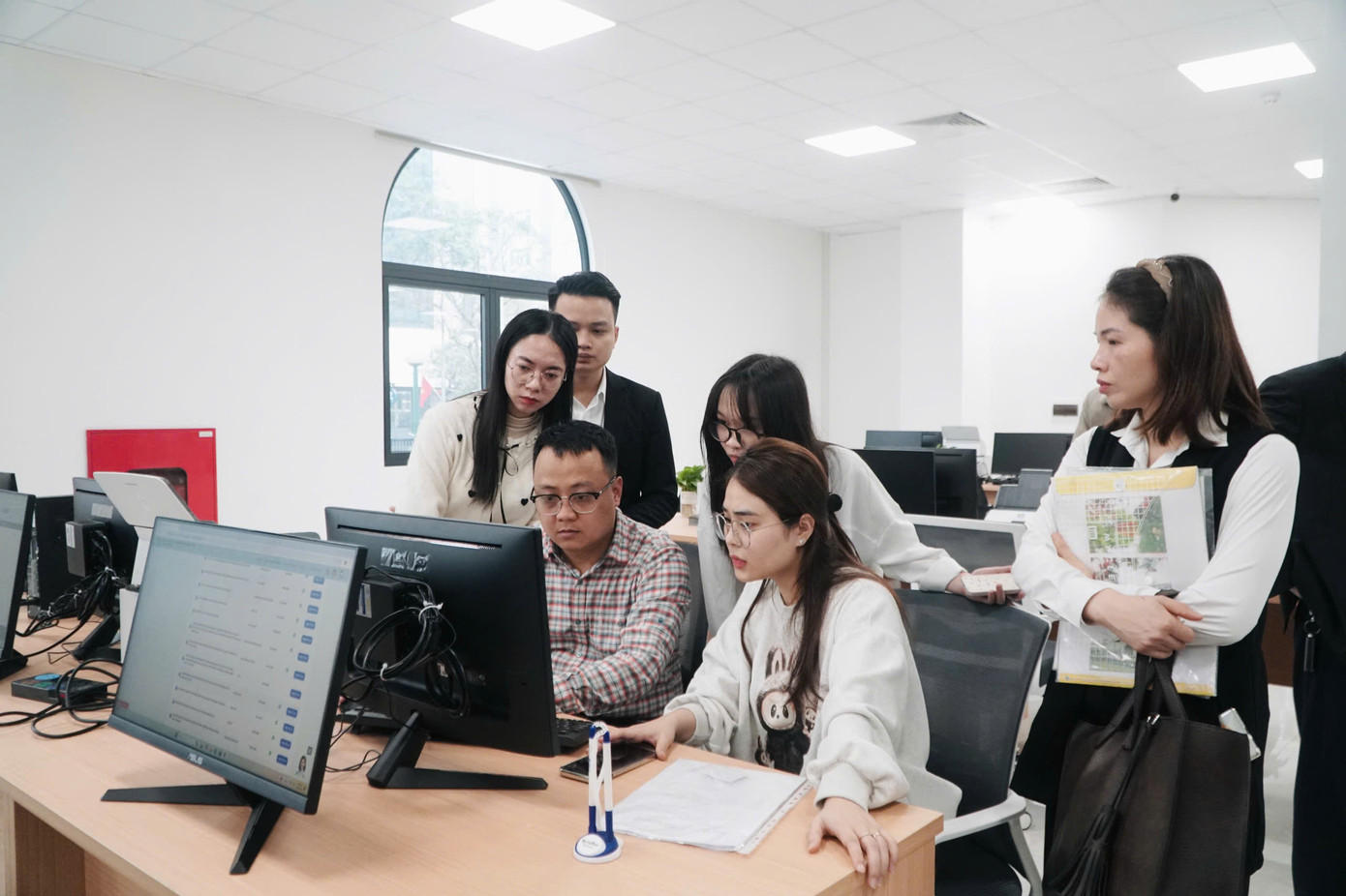 Trung tâm phục vụ hành chính công đặt tại 85 phố Dịch Vọng Hậu (quận Cầu Giấy - chi nhánh số 2)