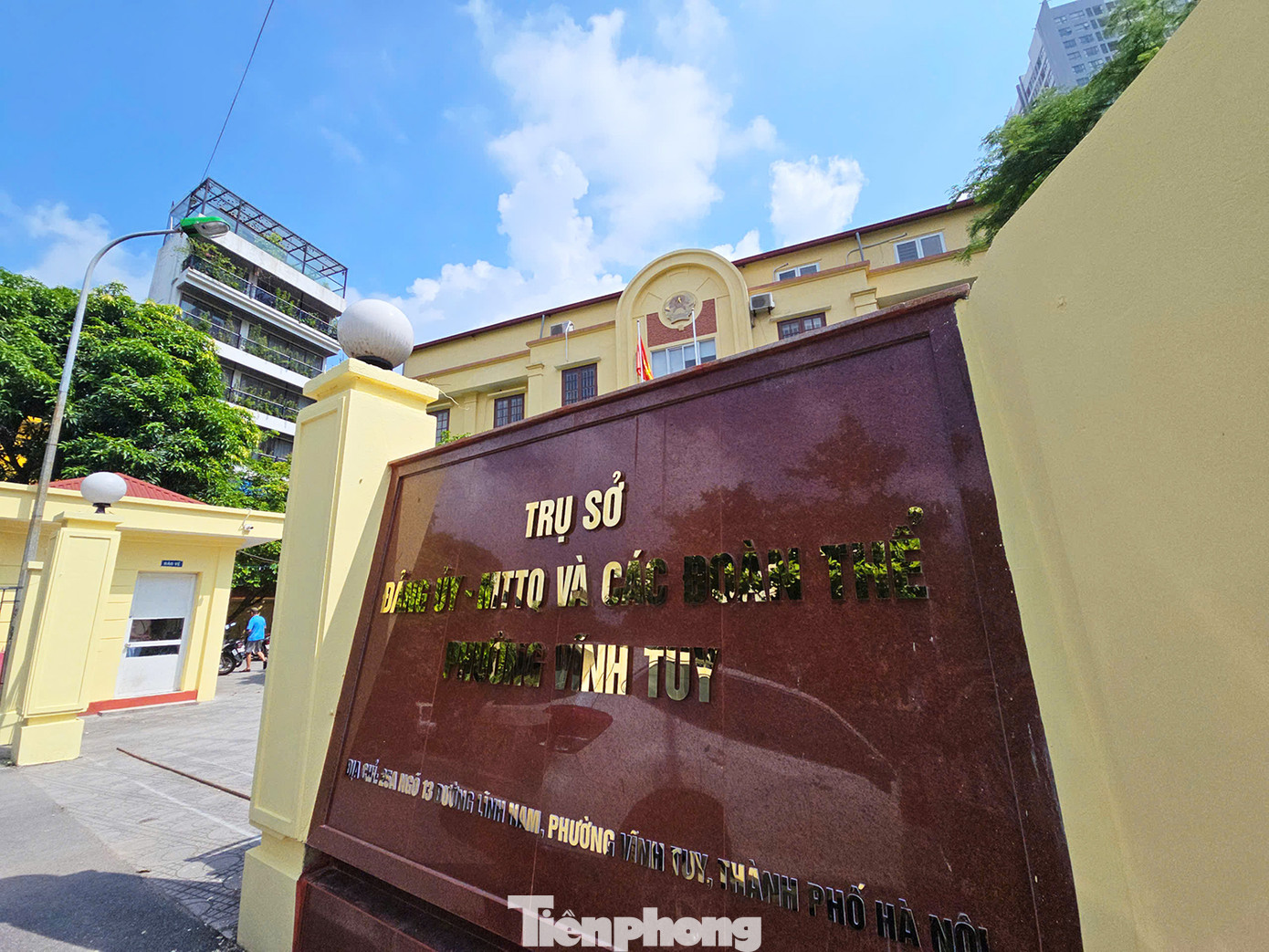 Chủ tịch UBND thành phố Hà Nội cũng yêu cầu Sở Nông nghiệp và Môi trường chủ trì, phối hợp với các đơn vị liên quan tổ chức rà soát, cập nhật, chỉnh lý hồ sơ địa giới hành chính, bản đồ địa chính, dữ liệu đất đai liên quan đến các đơn vị hành chính được sắp xếp,...