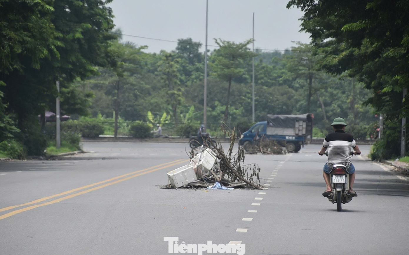 Đại diện chủ đầu tư cho biết, dự án đã giải phóng mặt bằng 100%. Hiện chủ đầu tư đang phối hợp với các sở ngành để sớm khởi công dự án. UBND TP Hà Nội cho biết thêm, thành phố đã giao Sở Kế hoạch và Đầu tư (nay là Sở Tài chính) phối hợp với đơn vị có liên quan rà soát, báo cáo cấp có thẩm quyền xem xét, xử lý theo quy định của pháp luật về đầu tư, đất đai… trong trường hợp nhà đầu tư không tiếp tục triển khai dự án. Đại diện chủ đầu tư cho biết, dự án đã giải phóng mặt bằng 100%. Hiện chủ đầu tư đang phối hợp với các sở ngành để sớm khởi công dự án. UBND TP Hà Nội cho biết thêm, thành phố đã giao Sở Kế hoạch và Đầu tư (nay là Sở Tài chính) phối hợp với đơn vị có liên quan rà soát, báo cáo cấp có thẩm quyền xem xét, xử lý theo quy định của pháp luật về đầu tư, đất đai… trong trường hợp nhà đầu tư không tiếp tục triển khai dự án.