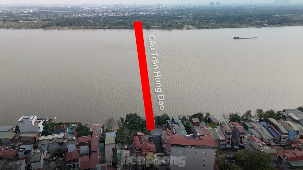 Dự án đầu tư xây dựng cầu Trần Hưng Đạo có một đầu nằm trên địa bàn quận Hoàn Kiếm và quận Hai Bà Trưng, đầu còn lại bên quận Long Biên. Dự án đầu tư xây dựng cầu Trần Hưng Đạo có một đầu nằm trên địa bàn quận Hoàn Kiếm và quận Hai Bà Trưng, đầu còn lại bên quận Long Biên.