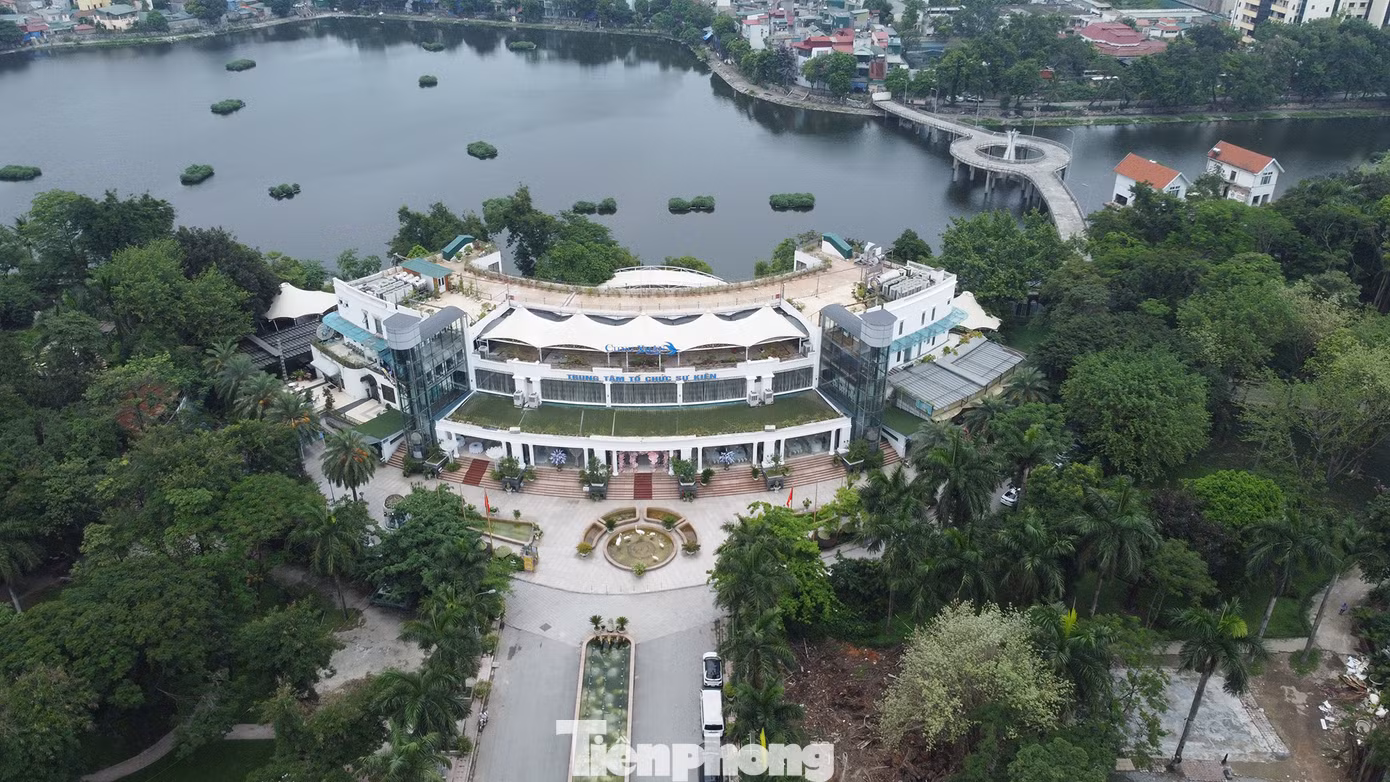 UBND thành phố Hà Nội vừa ban hành quyết định về việc điều chỉnh, bổ sung Kế hoạch sử dụng đất năm 2025 tại Hai Bà Trưng. Trong đó có dự án thu hồi một phần diện tích đất nông nghiệp để xây dựng Công viên Tuổi trẻ Thủ Đô từ cổng QueenBee cũ đến ranh giới khu đất quy hoạch dự kiến xây dựng Trung tâm văn hóa - Thể dục thể thao quận Hai Bà Trưng tại phía Tây Bắc Công viên Tuổi trẻ Thủ đô. UBND thành phố Hà Nội vừa ban hành quyết định về việc điều chỉnh, bổ sung Kế hoạch sử dụng đất năm 2025 tại Hai Bà Trưng. Trong đó có dự án thu hồi một phần diện tích đất nông nghiệp để xây dựng Công viên Tuổi trẻ Thủ Đô từ cổng QueenBee cũ đến ranh giới khu đất quy hoạch dự kiến xây dựng Trung tâm văn hóa - Thể dục thể thao quận Hai Bà Trưng tại phía Tây Bắc Công viên Tuổi trẻ Thủ đô.