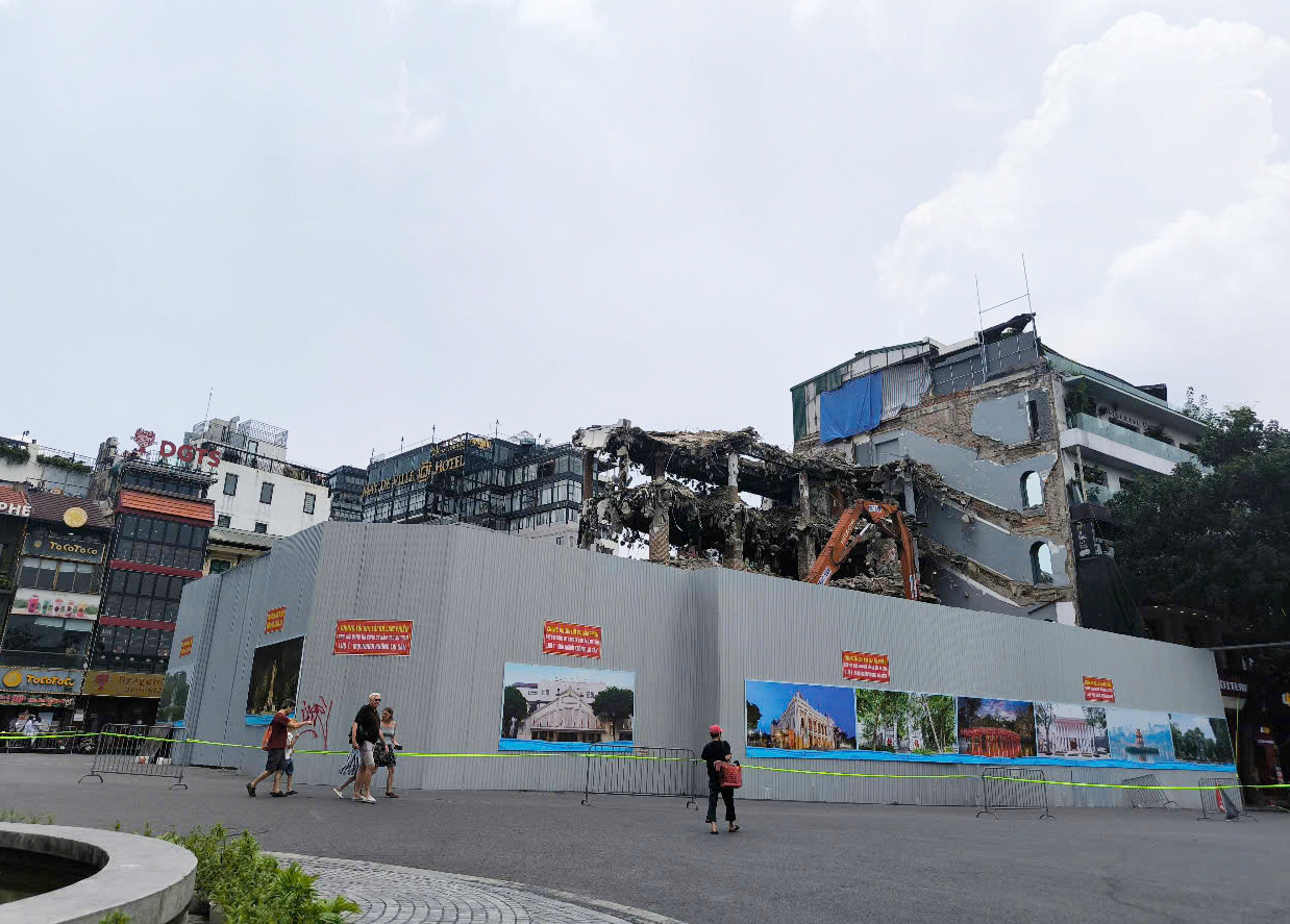 Hình ảnh tòa nhà Hàm cá mập ngày 10/7. Ảnh: Đức Nguyễn Hình ảnh tòa nhà Hàm cá mập ngày 10/7. Ảnh: Đức Nguyễn