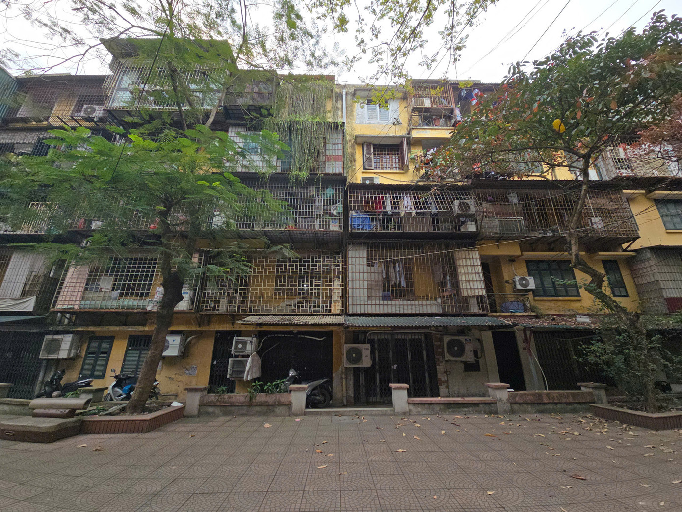 Khu tập thể Trung Tự đa số đều bị cơi nới, xuống cấp