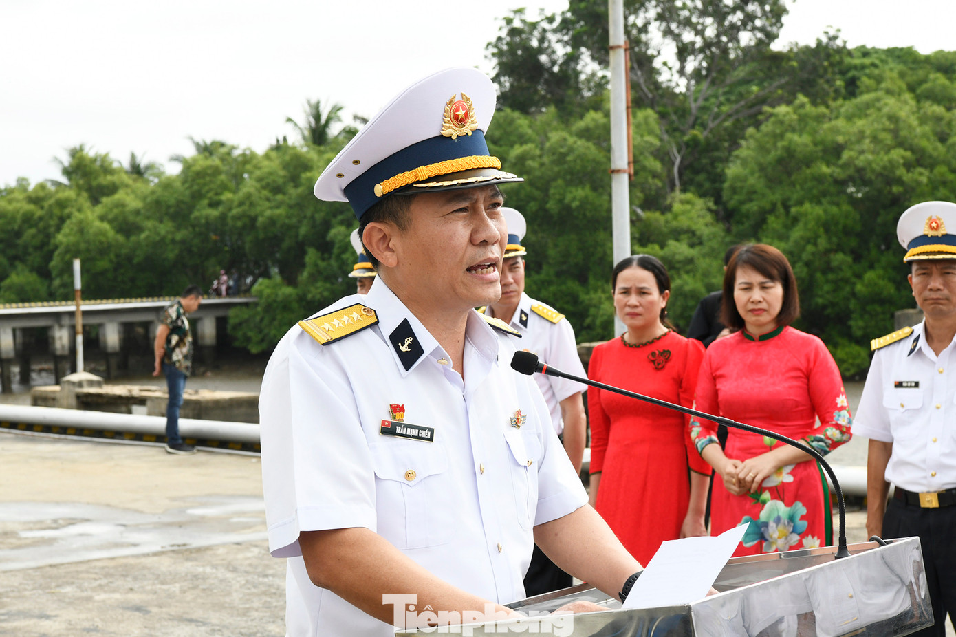 Đại tá Trần Mạnh Chiến, Chính ủy Vùng 2 Hải quân phát biểu. Đại tá Trần Mạnh Chiến, Chính ủy Vùng 2 Hải quân phát biểu.