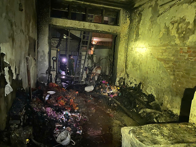 Hiện trường vụ cháy khiến 2 người chết.