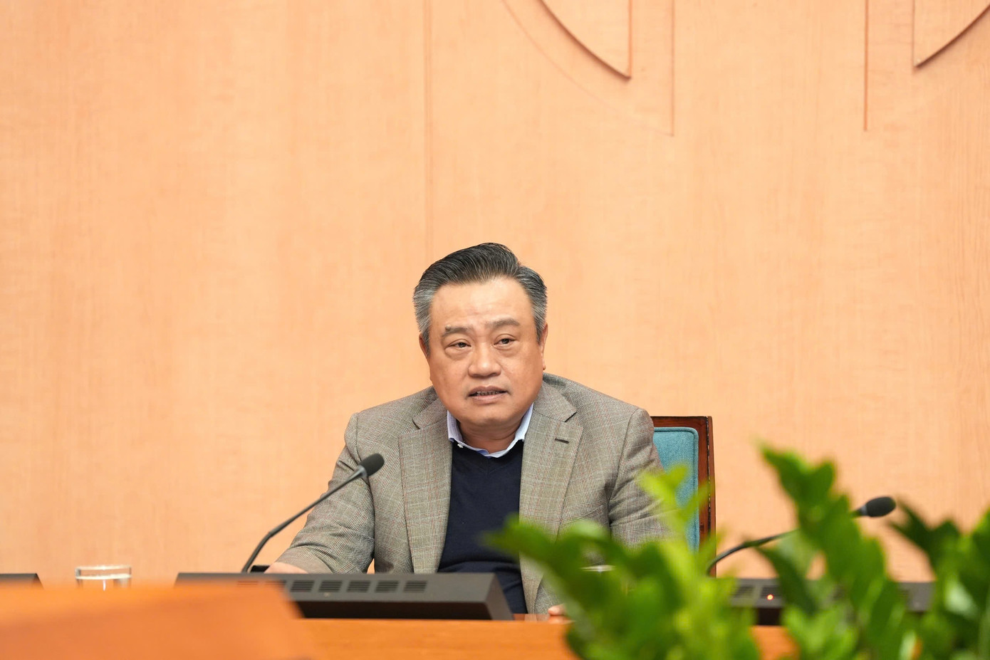 Chủ tịch UBND thành phố Hà Nội Trần Sỹ Thanh chỉ đạo tại phiên họp. Chủ tịch UBND thành phố Hà Nội Trần Sỹ Thanh chỉ đạo tại phiên họp.