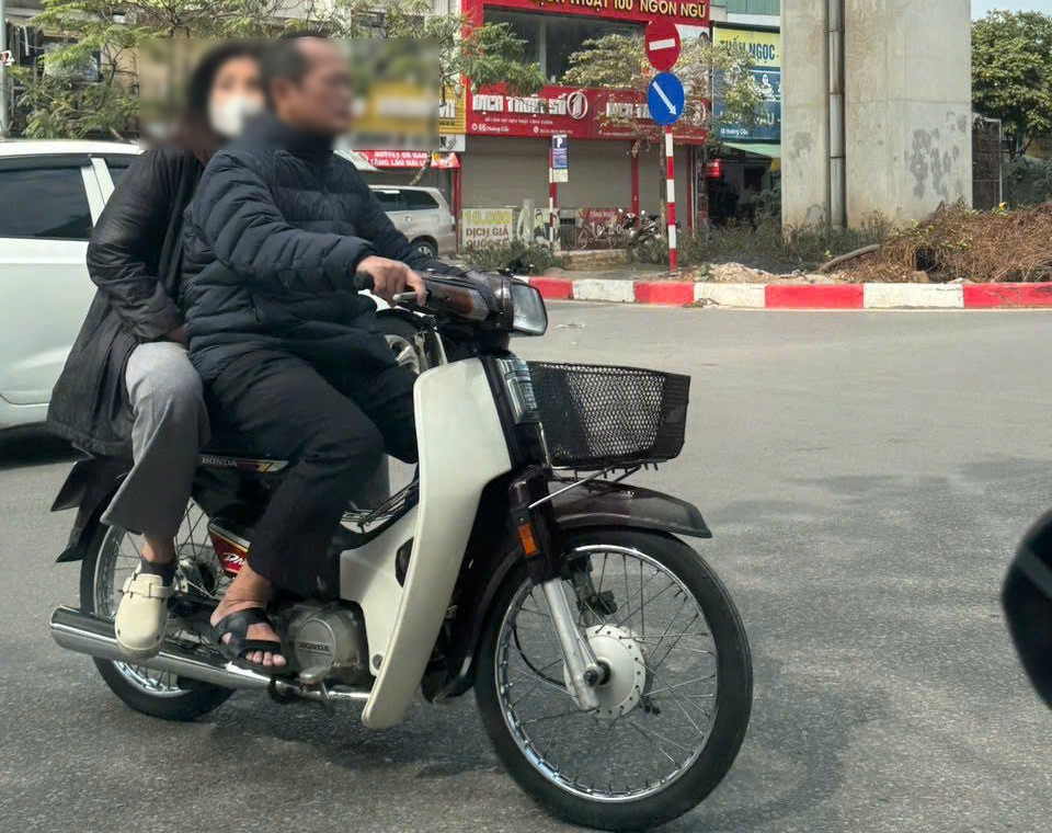 Ảnh phản ánh vi phạm trên ứng dụng iHanoi Ảnh phản ánh vi phạm trên ứng dụng iHanoi