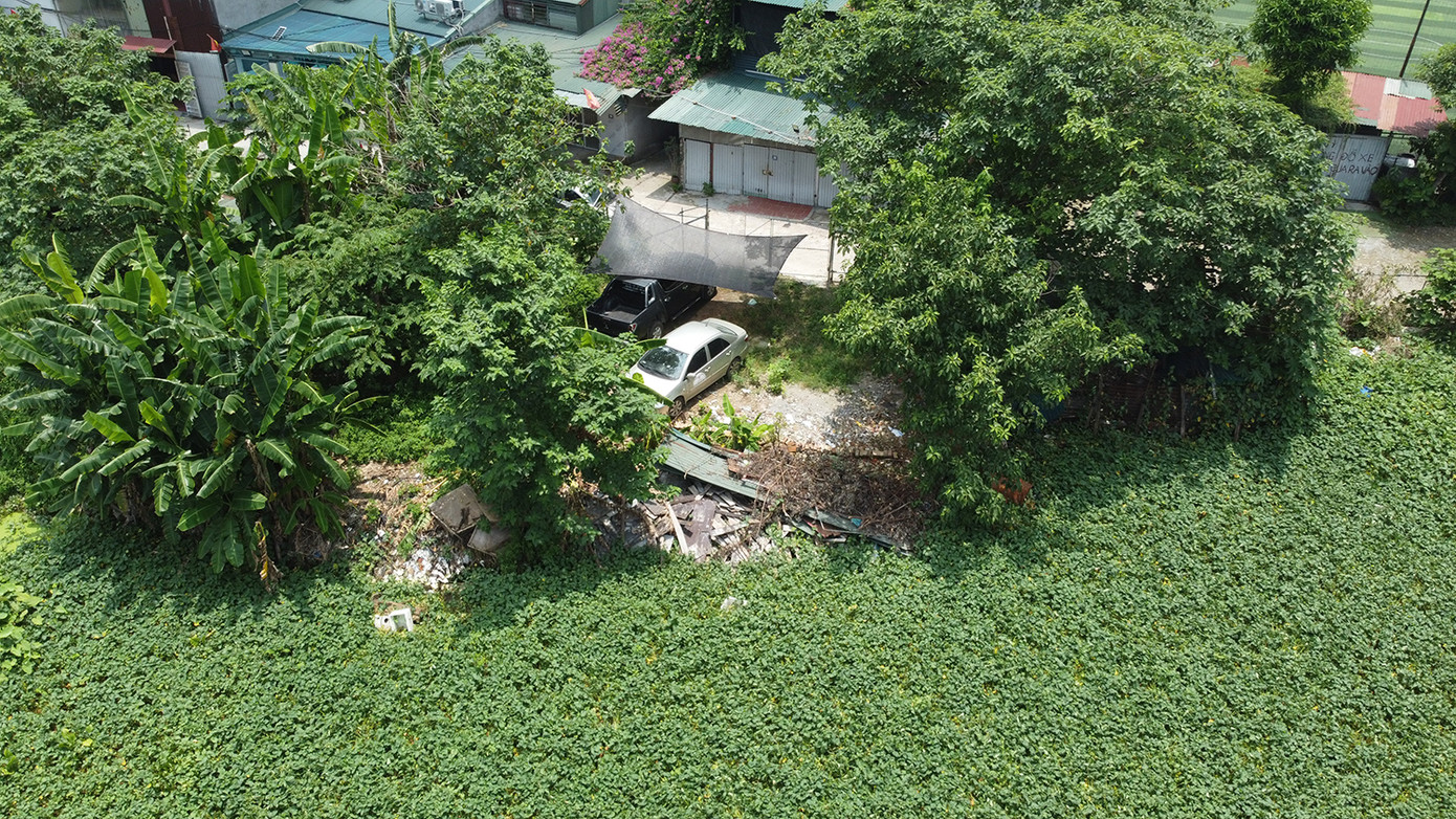 Diện tích mặt hồ Đầm Đỗi bị thu hẹp đáng kể do đổ trạc thải lấn chiếm. Diện tích mặt hồ Đầm Đỗi bị thu hẹp đáng kể do đổ trạc thải lấn chiếm.