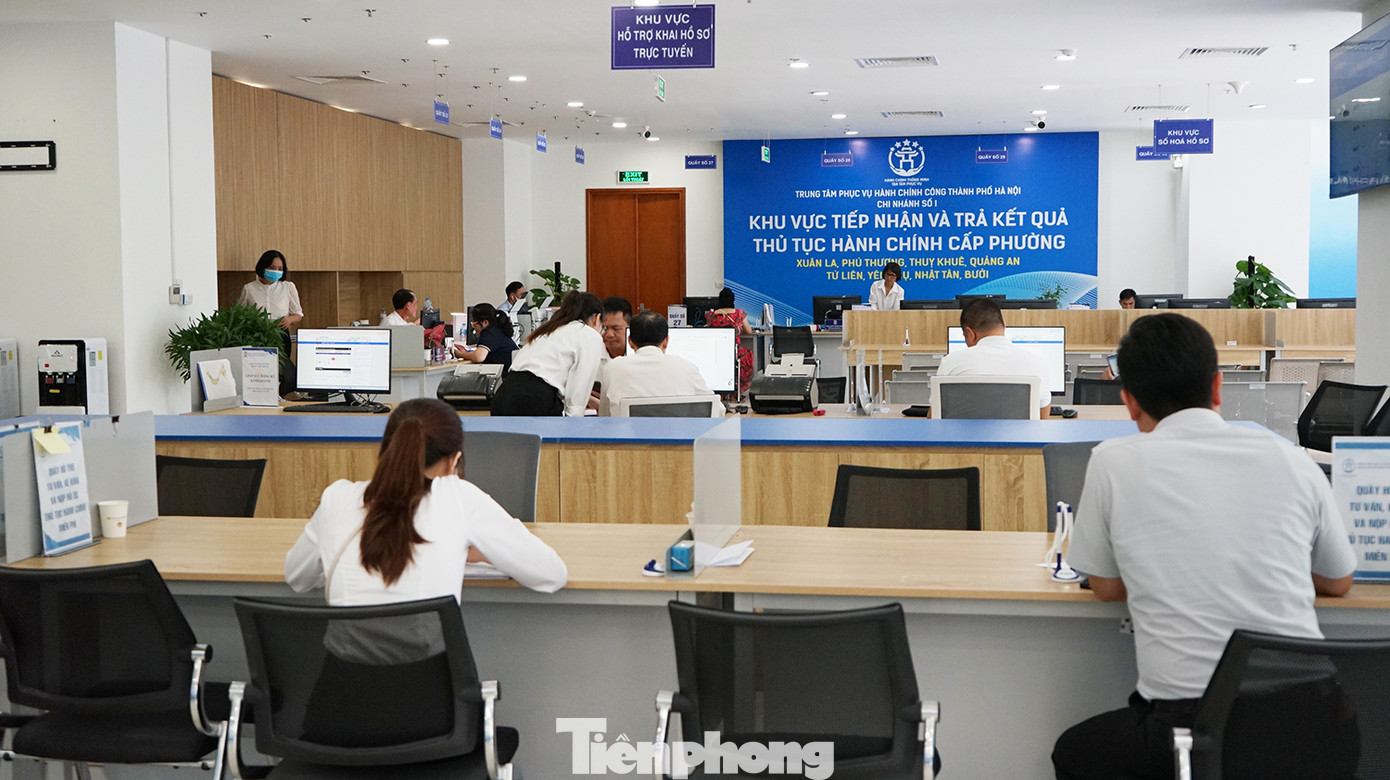Quang cảnh Trung tâm Phục vụ hành chính công Hà Nội, Chi nhánh số 1 sáng 9/6