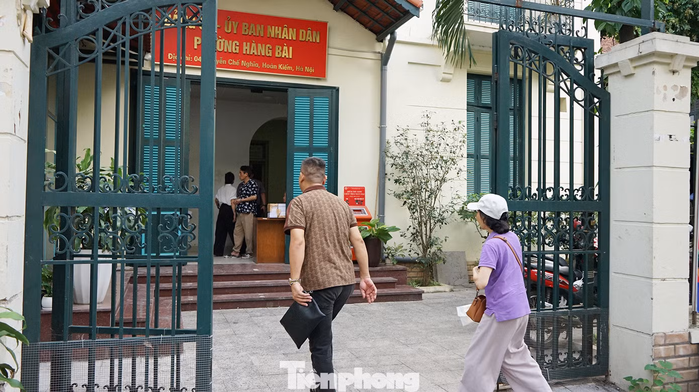 Tại trụ sở UBND phường Hàng Bài, số 4 Nguyễn Chế Nghĩa cũng đang được sửa sang để làm trụ sở cơ quan Đảng của phường Cửa Nam mới