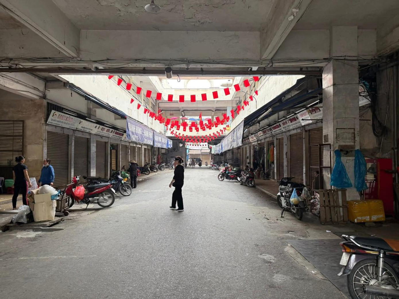 Chợ Đồng Xuân vắng vẻ những ngày cuối tháng 5/2025. Ảnh: MXH Chợ Đồng Xuân vắng vẻ những ngày cuối tháng 5/2025. Ảnh: MXH