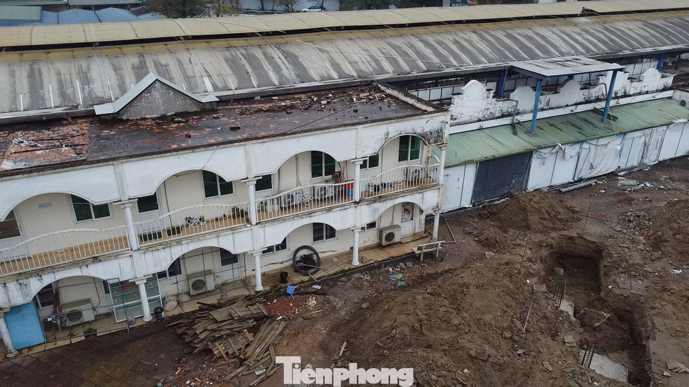 Đại diện đơn vị quản lý công viên Mặt trời mới cho biết, hiện đơn vị chỉ vận hành Công viên nước Hồ Tây. Khu công viên Mặt trời mới và vòng quay khổng lồ hiện không hoạt động và đã cho thuê lại kinh doanh mục đích khác.