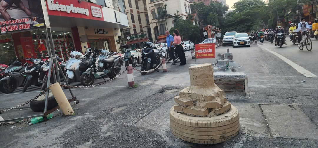 Các trụ bê tông tự ý xây dựng trước đó. Ảnh: Người dân cung cấp