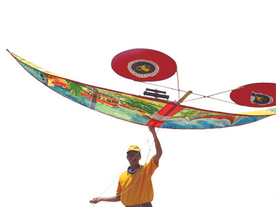 Sáo là phần không thể thiếu trên các cánh diều đến từ đoàn diều Nam Định . Sáo là phần không thể thiếu trên các cánh diều đến từ đoàn diều Nam Định