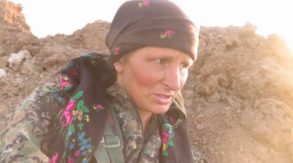 Cựu người mẫu 'bỏ nhà', cầm súng chống IS ảnh 11