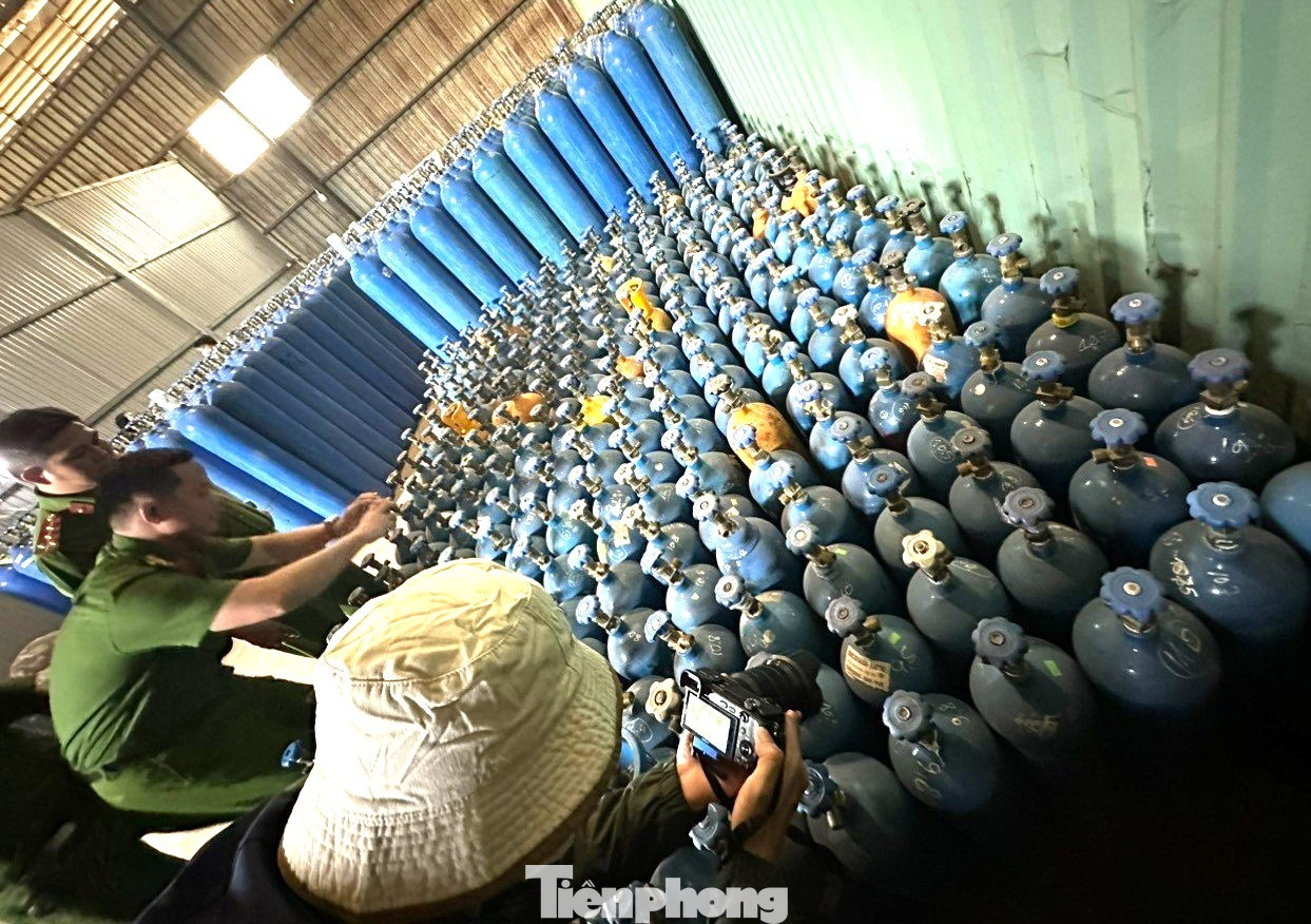 Hàng nghìn bình khí cười