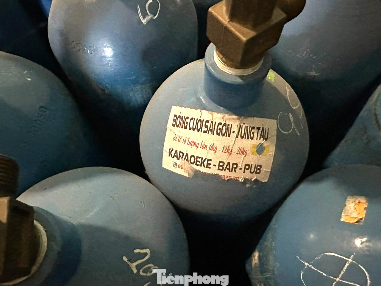 Trên thân bình khí ghi khí cười Sài Gòn - Vũng Tàu