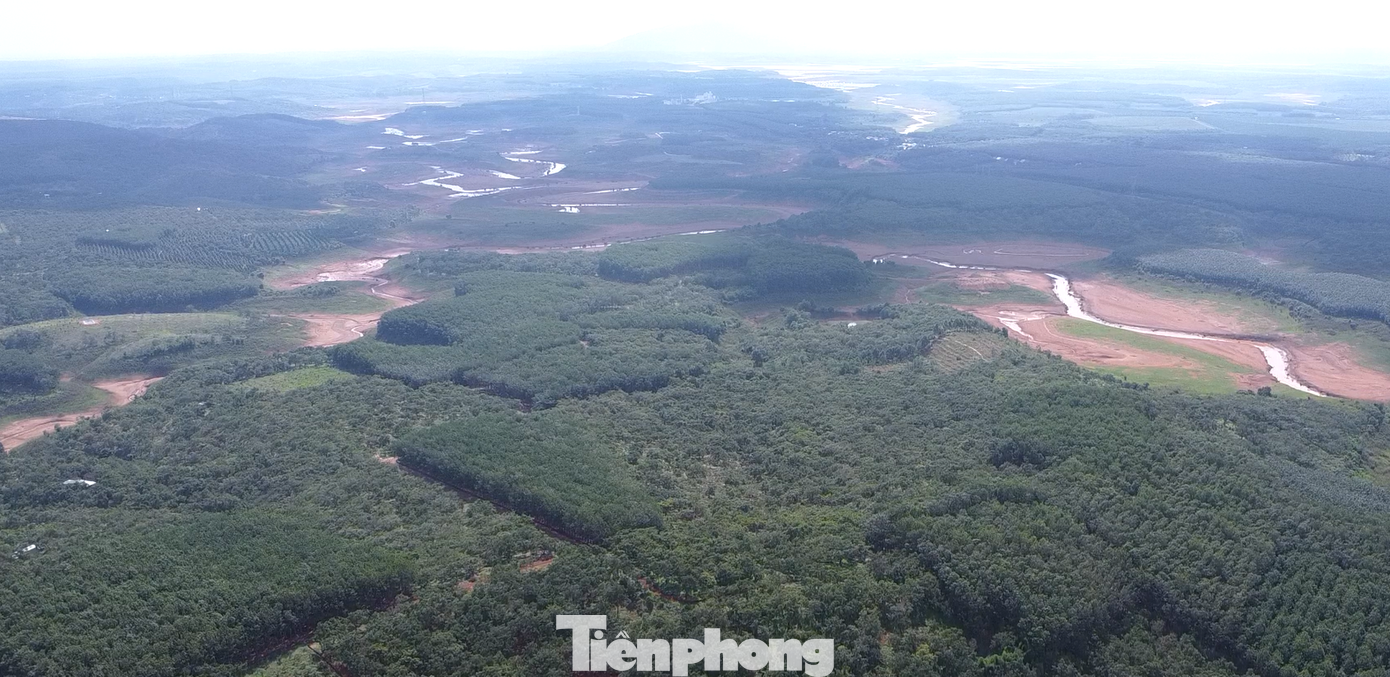 Công trình Thủy điện Thác Mơ được xây dựng trên dòng chính sông Bé thuộc địa phận thị xã Phước Long, huyện Bù Đăng và huyện Bù Gia Mập (Bình Phước). Công trình Thủy điện Thác Mơ được xây dựng trên dòng chính sông Bé thuộc địa phận thị xã Phước Long, huyện Bù Đăng và huyện Bù Gia Mập (Bình Phước).