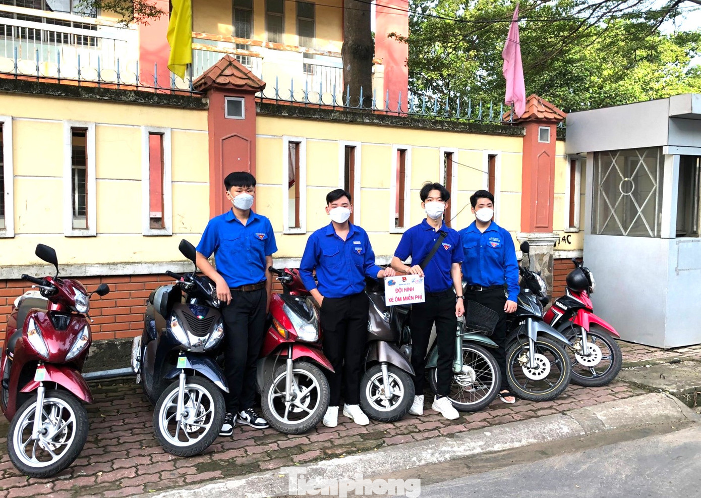 Xe ôm miễn phí phục vụ thí sinh Xe ôm miễn phí phục vụ thí sinh